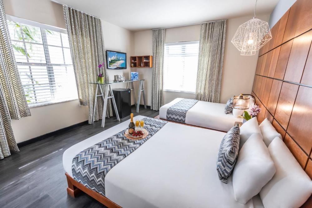 Chesterfield Hotel & Suites